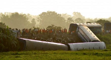 Hindistan’daki Tren Kazasında Ölü Sayısı 67’ye Yükseldi, 200 Yaralı
