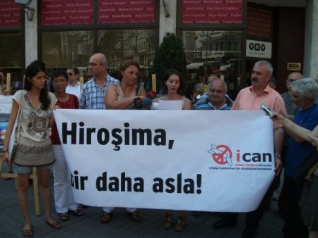 Hiroşima’nın Yıl Dönümünde Nükleer Protestosu