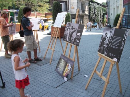 Hiroşima’nın Yıl Dönümünde Nükleer Protestosu