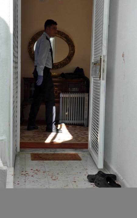 Hırsız hamile bayanın boğazını kesti, eşi olaya cep telefonundan şahit oldu(2)