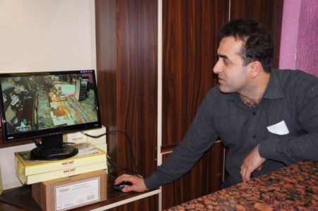 Hırsızın paraları çalmasını ne kameralar ne de çalışanlar engelleyebildi (Özel)