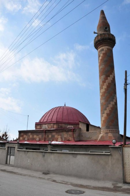 Hırsızlar, iki camiyi musluksuz bıraktı