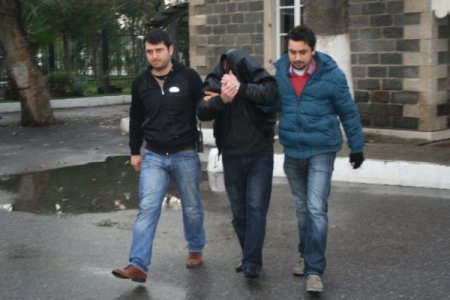 Hırsızlar önce güvenlik kamerasına sonra polise yakalandı