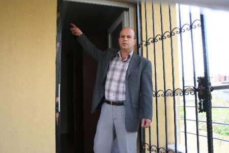 Hırsızlar Paralarıyla Birlikte Ölen Çocuklarının Hatırasını Da Çaldı