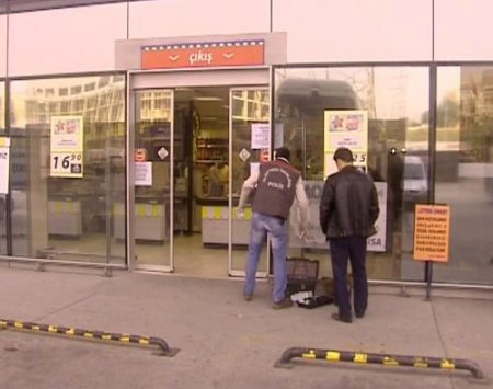 Hırsızlar Seyyar Atm'yi Çaldı
