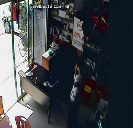 Hırsızlık anı güvenlik kameralarına yansıdı
