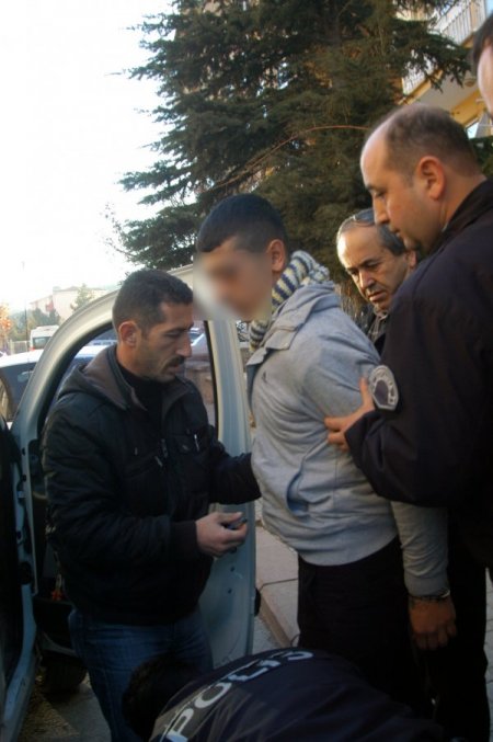 Hırsızlık için girdikleri evde suçüstü yakalandılar