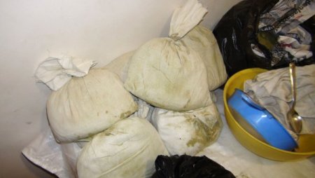 Hırsızlık operasyonu yapan polis, bir taşla iki kuş vurdu