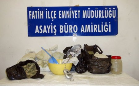 Hırsızlık operasyonu yapan polis, bir taşla iki kuş vurdu