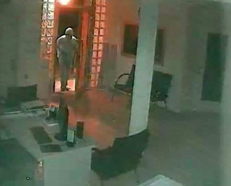 Hırsızlık Zanlıları,düşürdükleri Güvenlik Kamerası Görüntülerinden Tespit Edildi