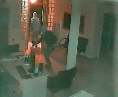 Hırsızlık Zanlıları,düşürdükleri Güvenlik Kamerası Görüntülerinden Tespit Edildi