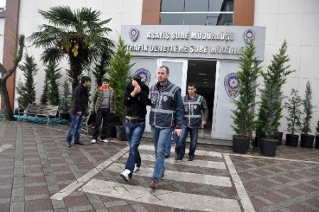 Hırsızlık zanlıları adliyeye sevk edildi