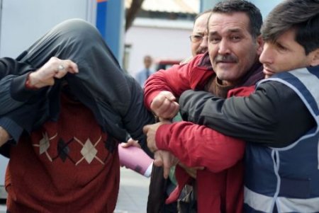 Hırsızlıktan Yakalanan Gencin Anne-babası Da Teşvikten Gözaltına Alındı