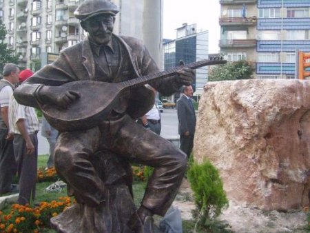 Hisarlı Ahmet Heykeli Kavşağa Konuldu