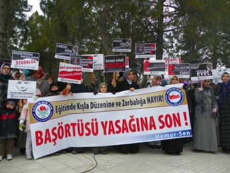 Hitit Üniversitesi Fen-edebiyat Fakültesi'ndeki Başörtü Yasağı Protesto Edildi