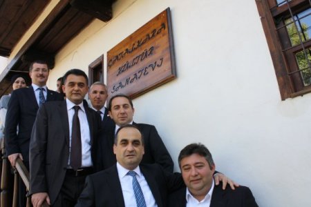 Hitit Üniversitesi Senatosu Çatalkara'da ‘’Buluşma’’ sergisi açtı