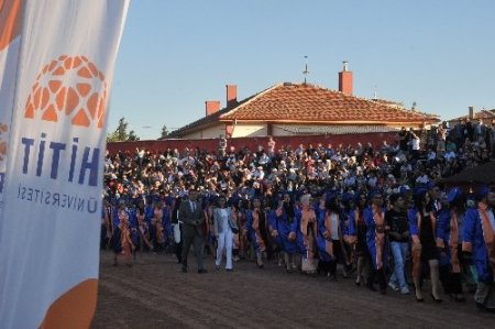 Hitit Üniversitesi'nde mezuniyet coşkusu