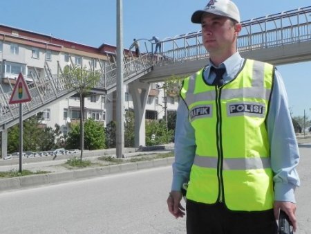 Hız sınırı aşan 10 sürücüye 343’er lira ceza