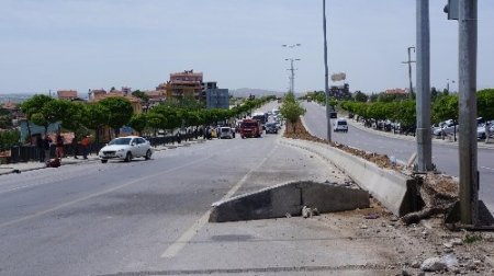 Hız tutkunu 3 kız öğrenci bulvarı birbirine kattı: 3 yaralı