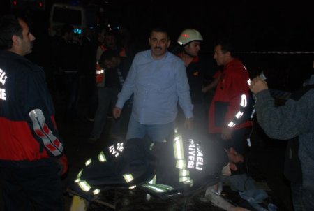 Hızlı tren için yapılan köprü çöktü: 7 yaralı