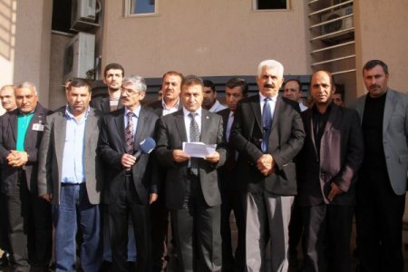 Hizmet İş Sendikası üyeleri belediyeye konulan hacize tepki gösterdi