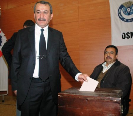Hizmet-iş Sendikası'nın Kongresinde Gerginlik Yaşandı