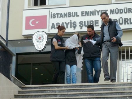 Hizmetçi çalıştığı evi soydu