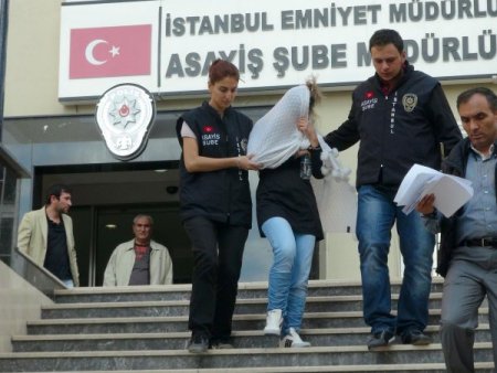 Hizmetçi çalıştığı evi soydu