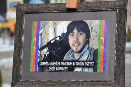 Hocalı katliamında ölenler fotoğraf sergisiyle anılıyor