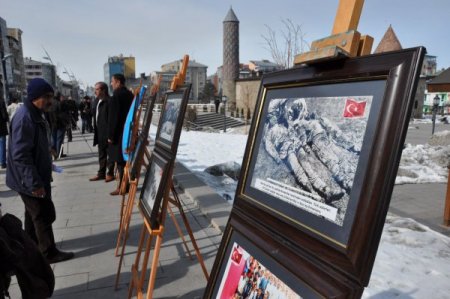 Hocalı katliamında ölenler fotoğraf sergisiyle anılıyor