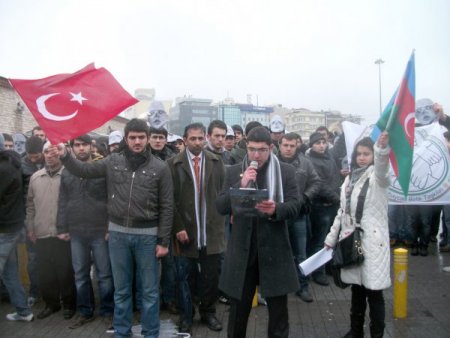 Hocalı Katliamını Yere Yatarak Protesto Ettiler