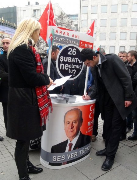 Hocalı katliamının TBMM'de kabulü için imza topladılar