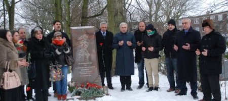Hocalı kurbanları, Lahey'deki soykırım anıtı önünde anıldı