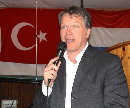 Hollanda İşçi Partisi eski lideri, üniversite hastanesi başkanı oldu