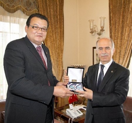 Hollanda Surinam Başkonsolosu Roy Lieuwasie işbirliği için Bursa’da