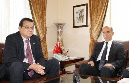Hollanda Surinam Başkonsolosu Roy Lieuwasie işbirliği için Bursa’da