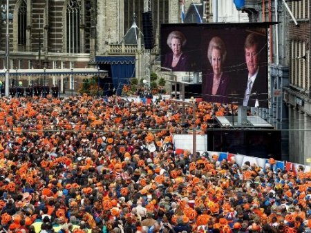 Hollanda tahtına 123 yıl aradan sonra ilk kez bir kral oturdu