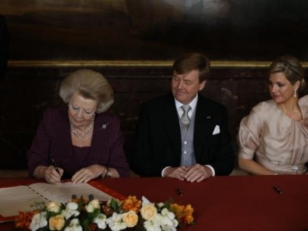 Hollanda tahtına 123 yıl aradan sonra ilk kez bir kral oturdu