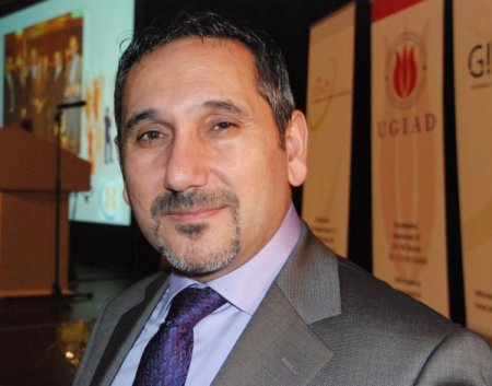 Hollanda’da bayram namazında camiler doldu