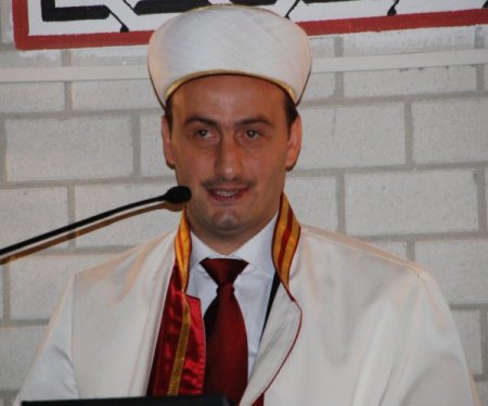 Hollanda’da bayram namazında camiler doldu