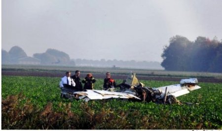 Hollanda'da iki uçak havada çarpıştı: 2 ölü
