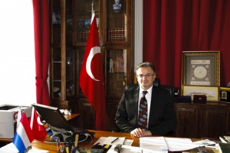 Hollanda'da imam hatip lisesi için ilk adım atıldı