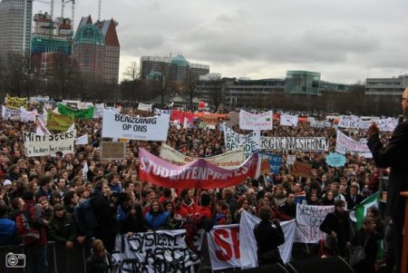 Hollanda'da Öğrenciler, Hükümeti Protesto Etti