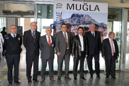 Hollandalı turistlere su kemerli karşılama