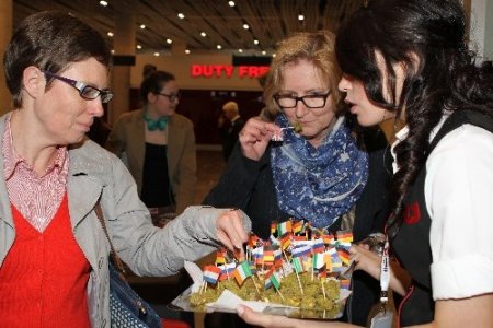 Hollandalı turistlere su kemerli karşılama