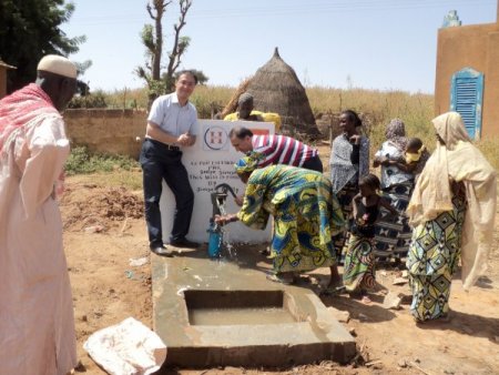 Hollandalı Türk işadamların Nijer'de açtırdığı su kuyuları faaliyete girdi