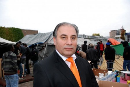 Hollandalı Türk İşadamlarından Müslüman mültecilere lahmacun yardımı