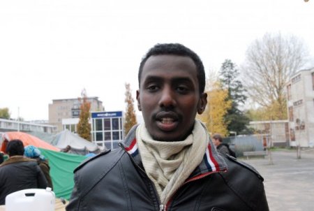 Hollandalı Türk İşadamlarından Müslüman mültecilere lahmacun yardımı