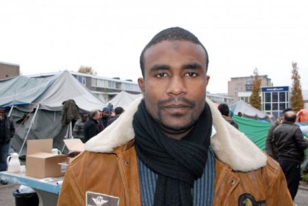 Hollandalı Türk İşadamlarından Müslüman mültecilere lahmacun yardımı