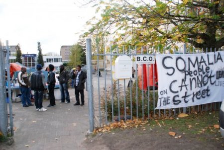 Hollandalı Türkler bayramda sokakta kalan mültecileri de unutmadı